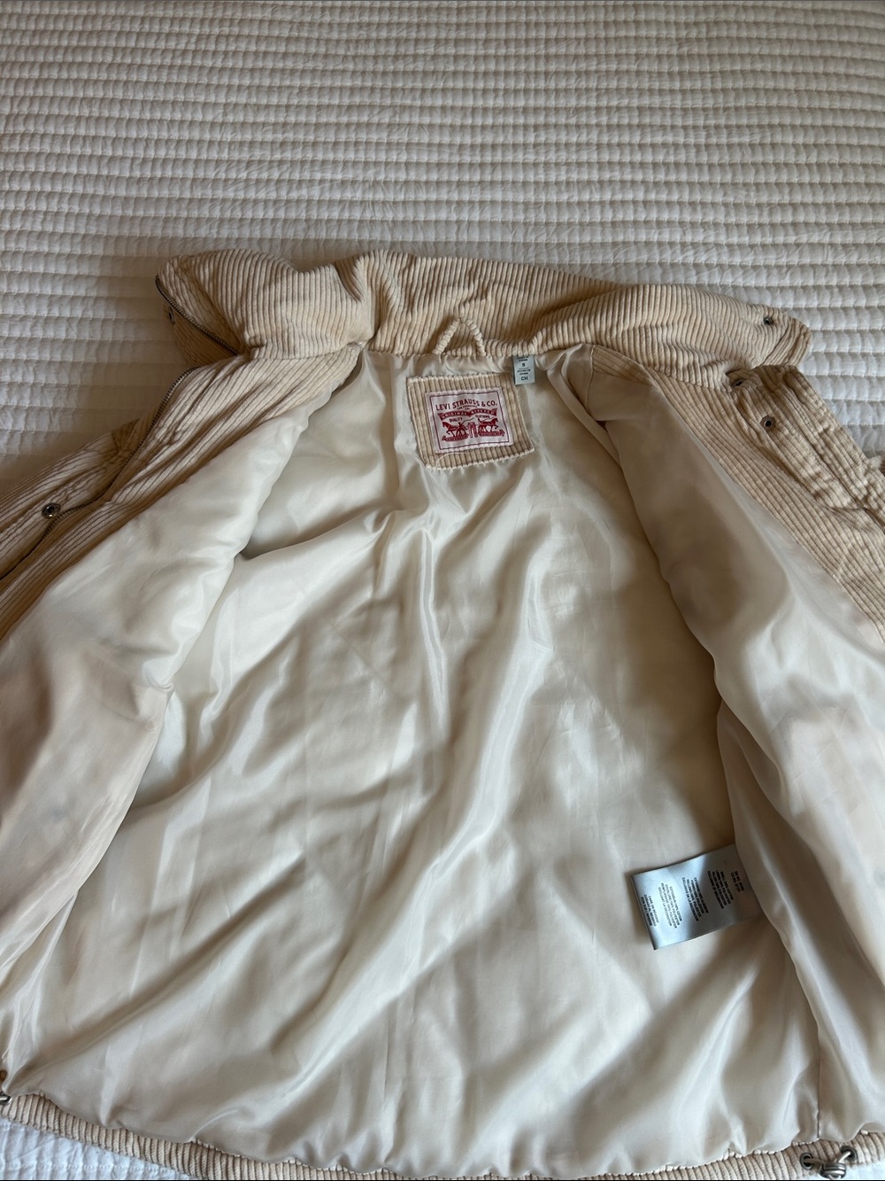 Levi's Women's Diamond Quilted Corduroy Puffer Jacket - Picture 11 of 11